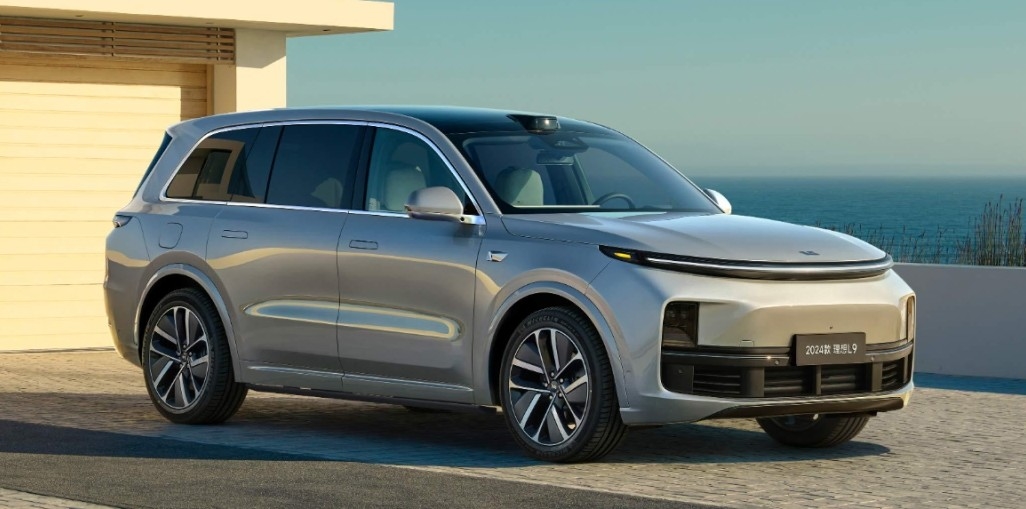 Erleben Sie die Zukunft des Fahrens mit der Lixiang L9, der Elektrolimousine mit fortschrittlichen Technologien und markantem Design.