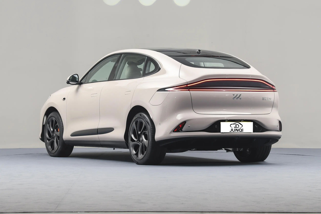 Zhiji LS62023 Max Ultra-Long Range Edition IM Elektroauto für mittlere und große SUV mit 760 km reiner elektrischer Reichweite