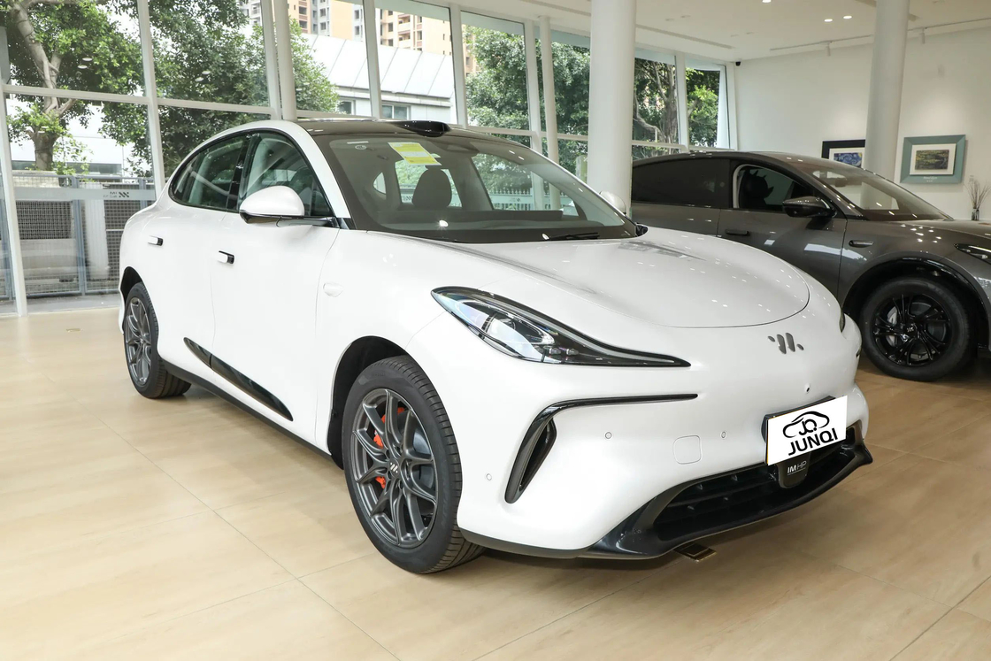 4 Türen IM Elektroauto Zhiji LS6 Luxus Elektrische Limousine 250KW Max Motorleistung