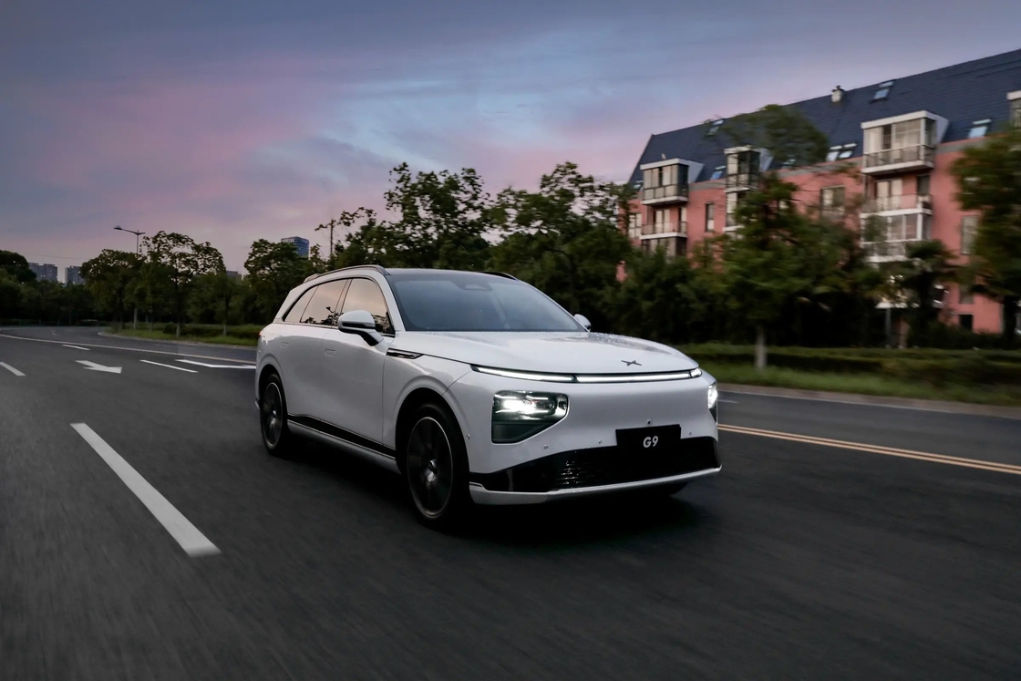 Xpeng G9 State-of-the-Art Elektro-SUV 15,6 Zoll Touchscreen 12,3 Zoll Instrumenten-Cluster