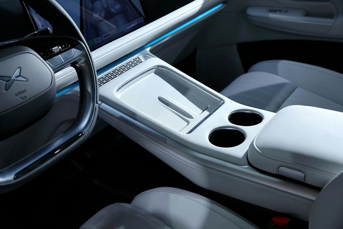 Kompaktes Xiaopeng Elektroauto SUV 5 Türen 5 Sitzplätze Xpeng G9 Elektroauto