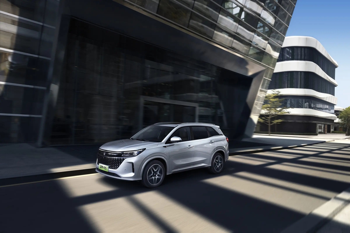 5 Sitzplätze AWD Seres Elektroauto SUV 120 PS Und emissionsfreies Fahren
