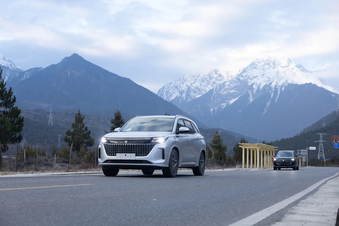 5 Sitzplätze AWD Seres Elektroauto SUV 120 PS Und emissionsfreies Fahren