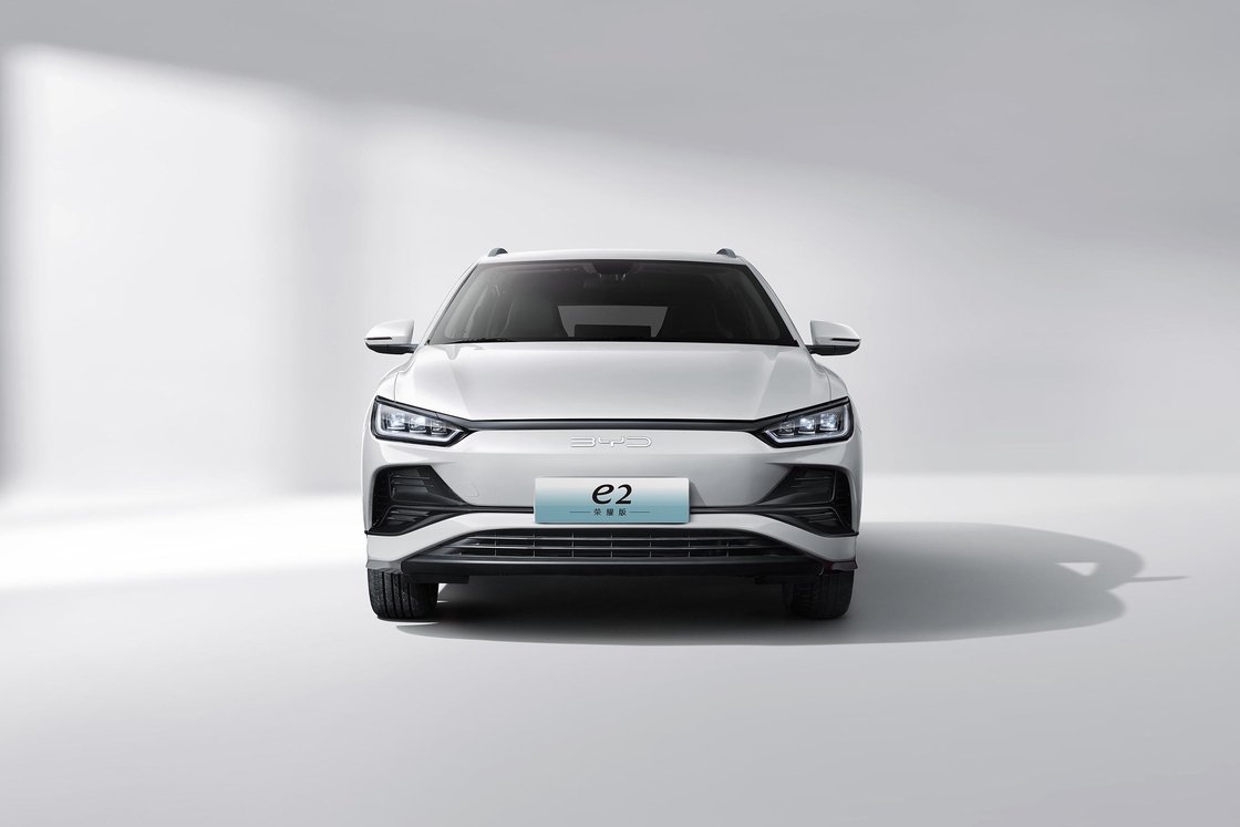 BYD E2 405km Neue Energie Elektro Limousine Linkslenker EV 5 Türen 5 Sitzplätze