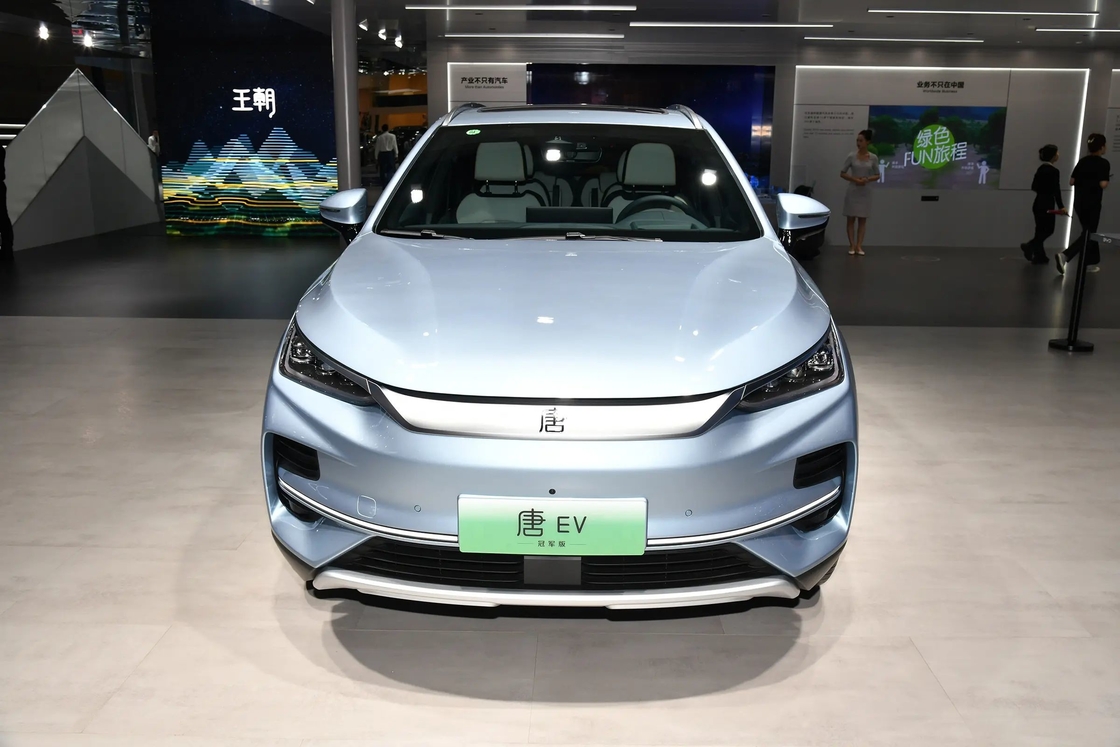 5 Sitzplätze BYD Tang Elektrofahrzeuge EV für Pendelfahrten in der Stadt und Fernreisen