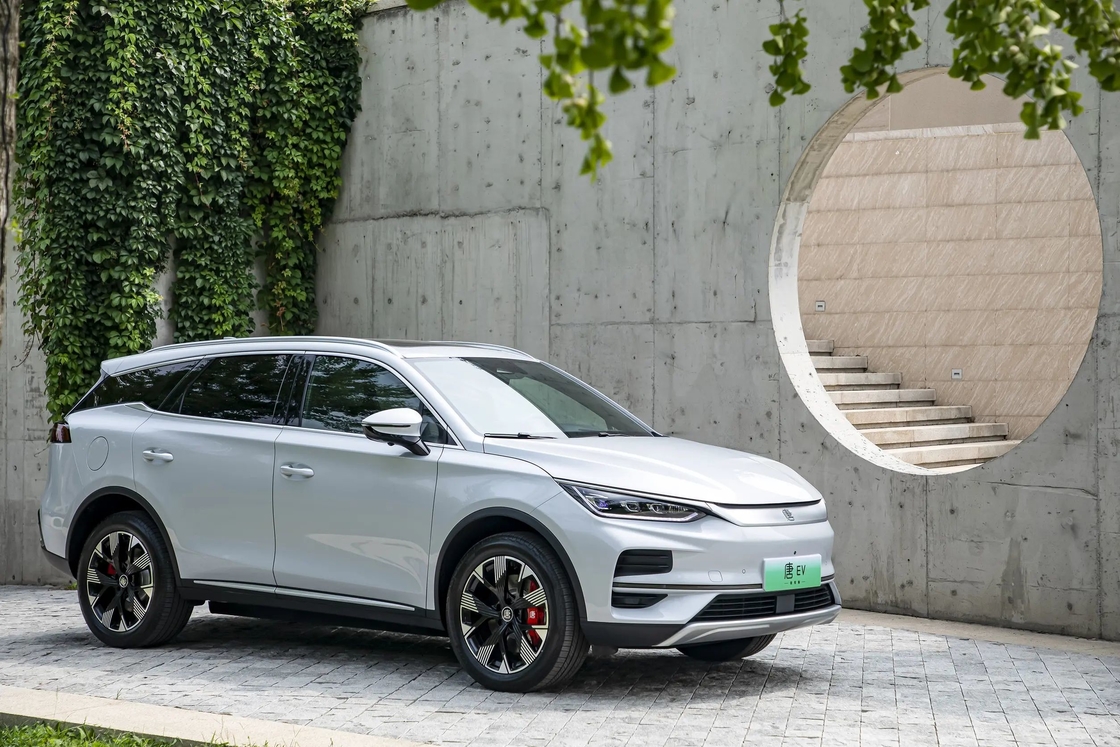 5 Sitzplätze BYD Tang Elektrofahrzeuge EV für Pendelfahrten in der Stadt und Fernreisen