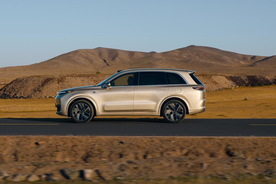 5 Türen 6 Sitzplätze L8 Lixiang Elektroauto SUV Linksfahrt Mit 800km Reichweite