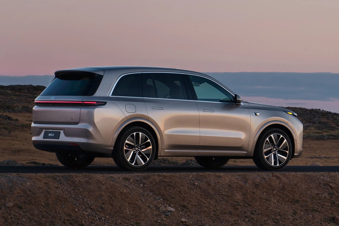 5 Türen 6 Sitzplätze L8 Lixiang Elektroauto SUV Linksfahrt Mit 800km Reichweite