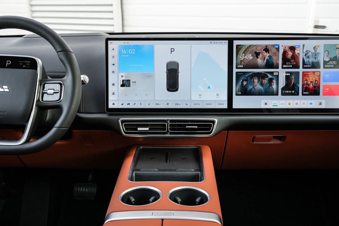 High-End-Konfigurationen Lixiang Elektroauto Ideal L7 mit Kühlschrank und LCD-TV