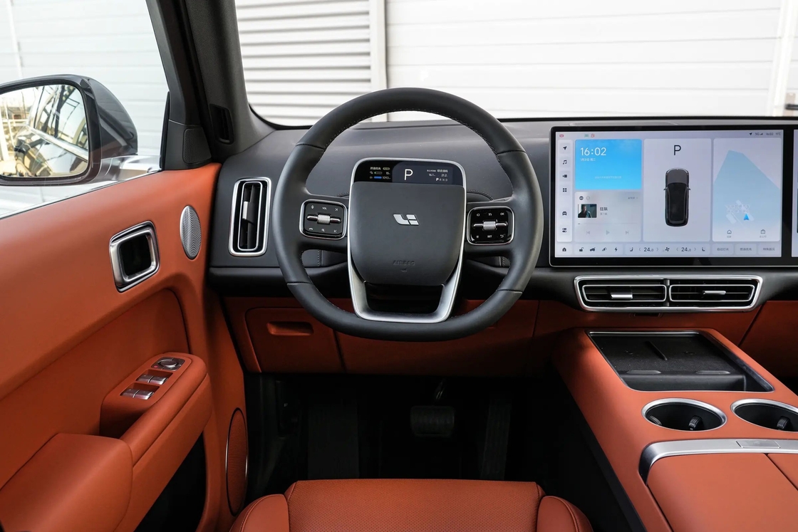 High-End-Konfigurationen Lixiang Elektroauto Ideal L7 mit Kühlschrank und LCD-TV