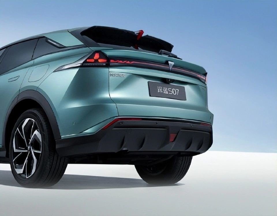 Changan Elektroauto DEEP BLUES07 Erweiterte Reichweite Neue-Energie-Fahrzeuge für nachhaltiges Fahren