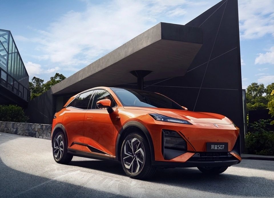 Changan Elektroauto DEEP BLUES07 Erweiterte Reichweite Neue-Energie-Fahrzeuge für nachhaltiges Fahren