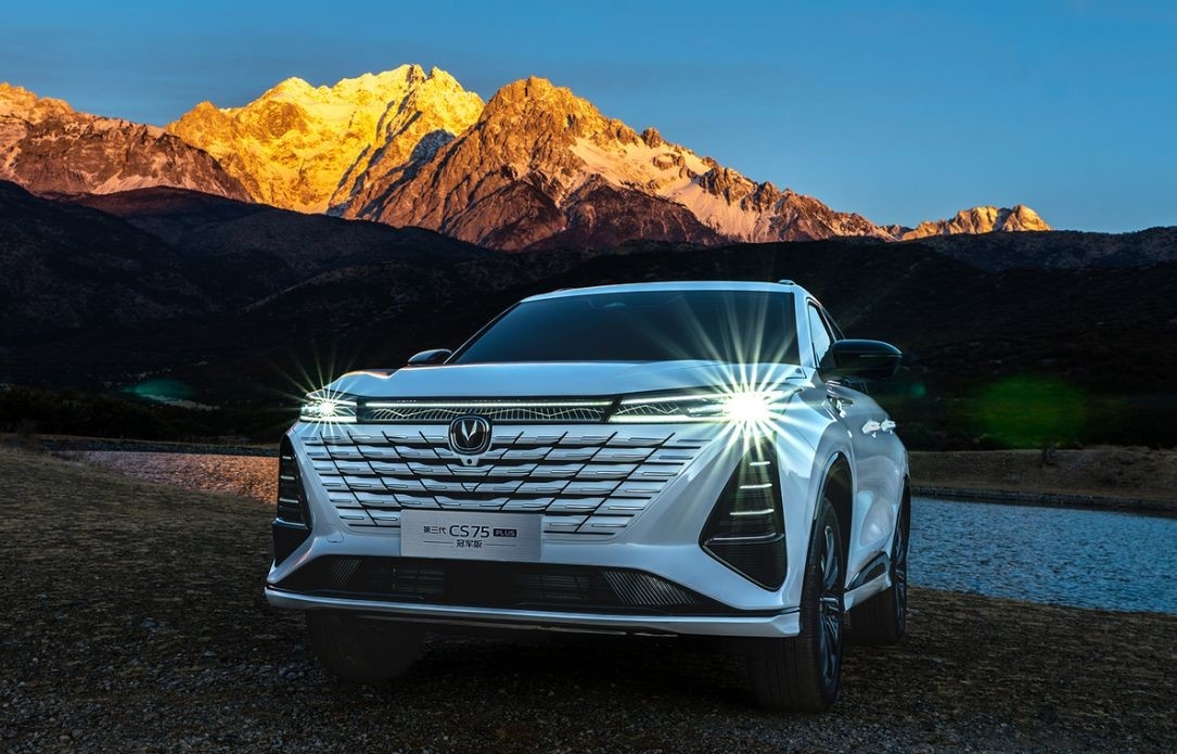 200 km/h Mittelklasse Changan Benzinfahrzeug Benzin Energie Typ Changan CS75 Plus