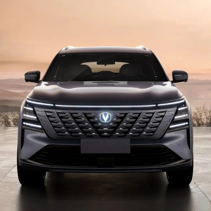 Erleben Sie das Beste aus Vielseitigkeit und Leistung mit Changan Benzin Car CS75 Plus