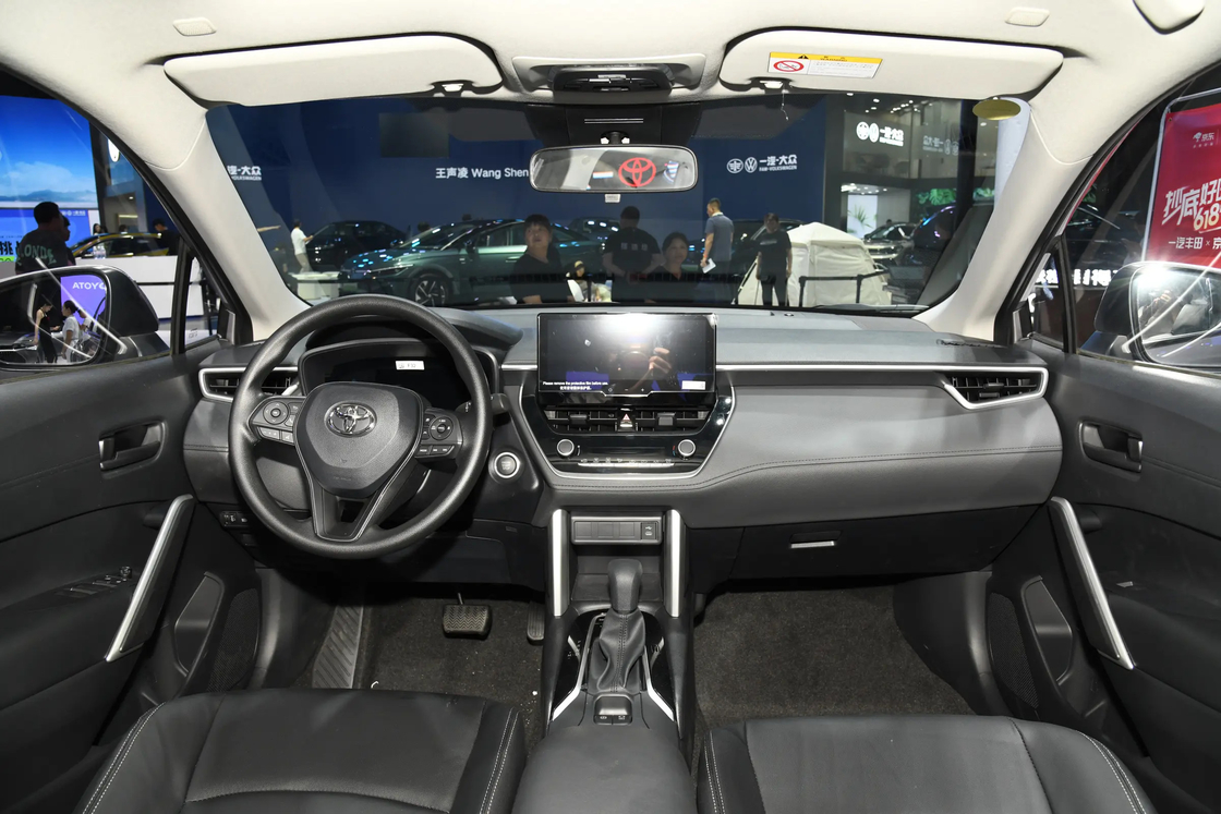 Mittlerer Toyota Benzin Car Corolla FWD für tägliche Fahrten und Wochenendfahrten