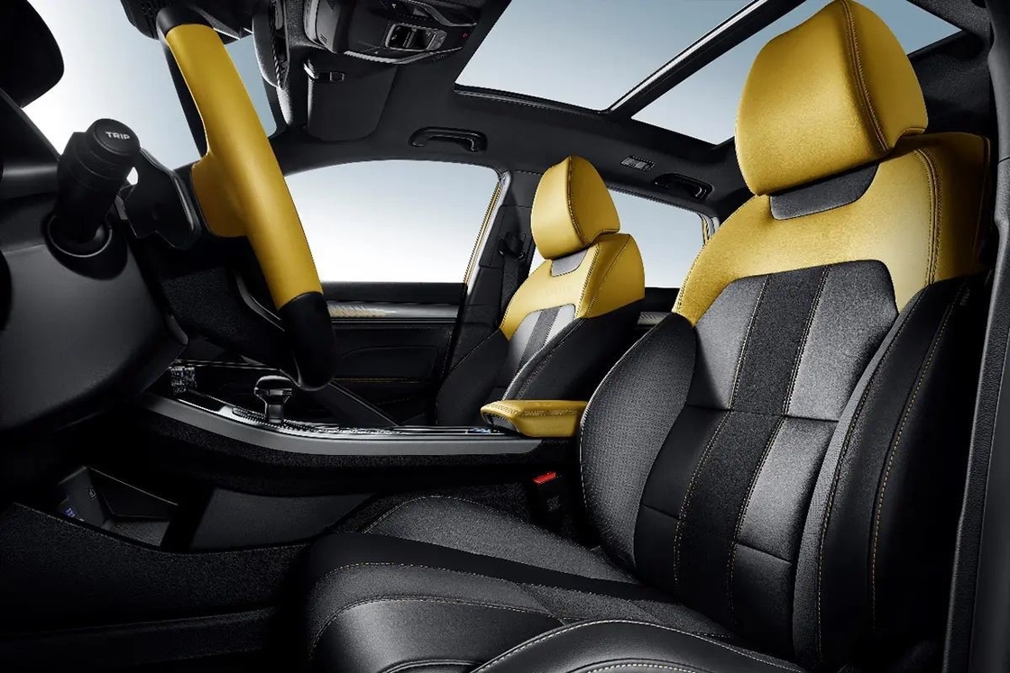 Geely-Benzinwagen mit automatischer Klimaanlage und Ledersitzen für komfortables Fahren