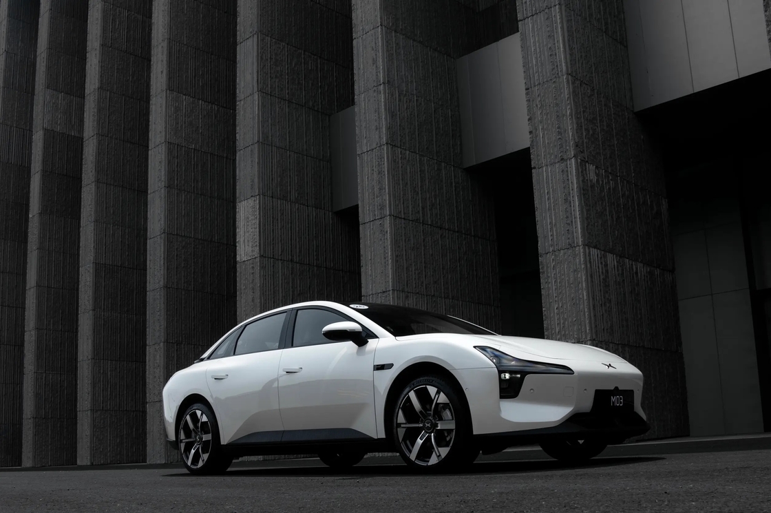 Xiaopeng Elektroauto M03 Die ideale Wahl mit geräumigem Innenraum und Infotainment-System