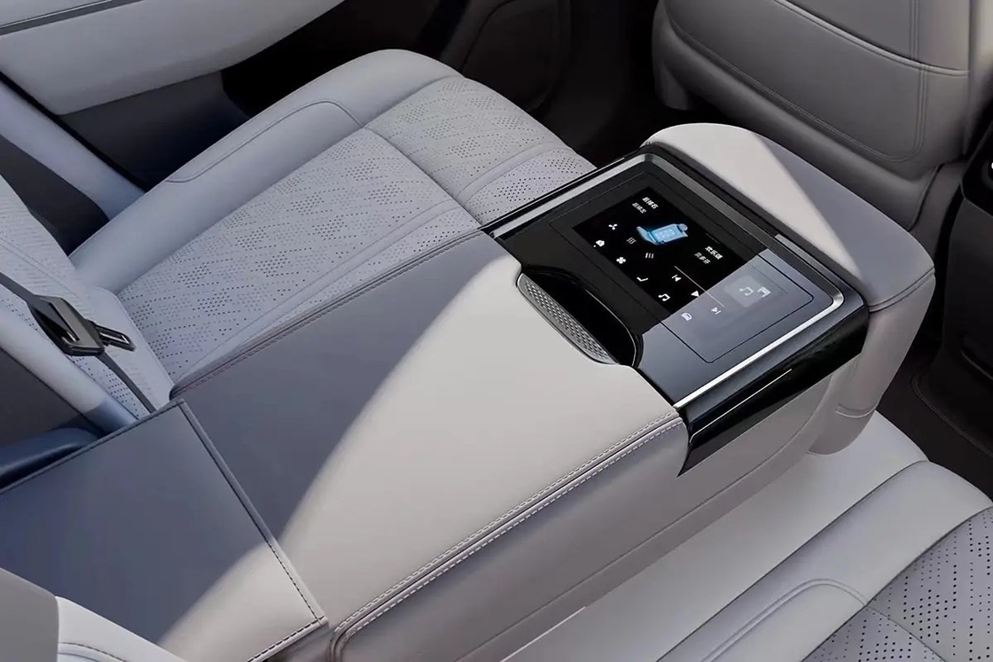 Zeekr 7X 800V Hochspannungs-Elektro-SUV 7 Farben 780km Reichweite Einzelladung Erweiterte Off-Road-Fähigkeit Luftfederung