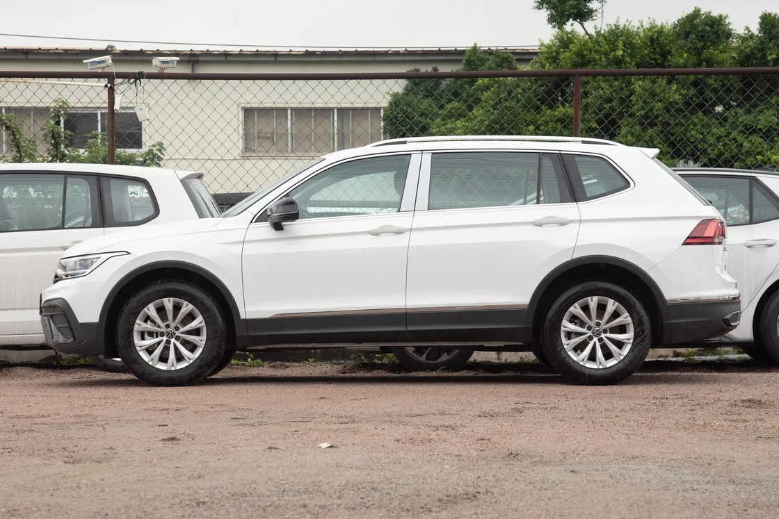 Volkswagen Tiguan 2024 R Line 380TSI 4WD 1.5T 2.0T VW Tiguan L Pro Flaggschiff-Edition 5 Sitzplätze Benzinfahrzeug SUV-Auto